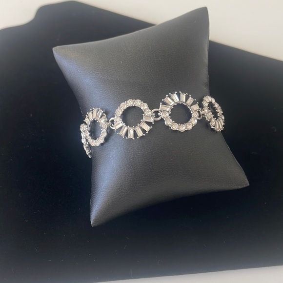 International Concepts INC Crystal Circle Asjustable Slidet Silver Tone Bracelet - Picture 4 of 8